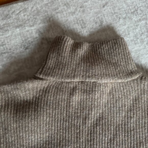 Abercrombie & Fitch Turtle Neck Sweater - Picture 10 of 11